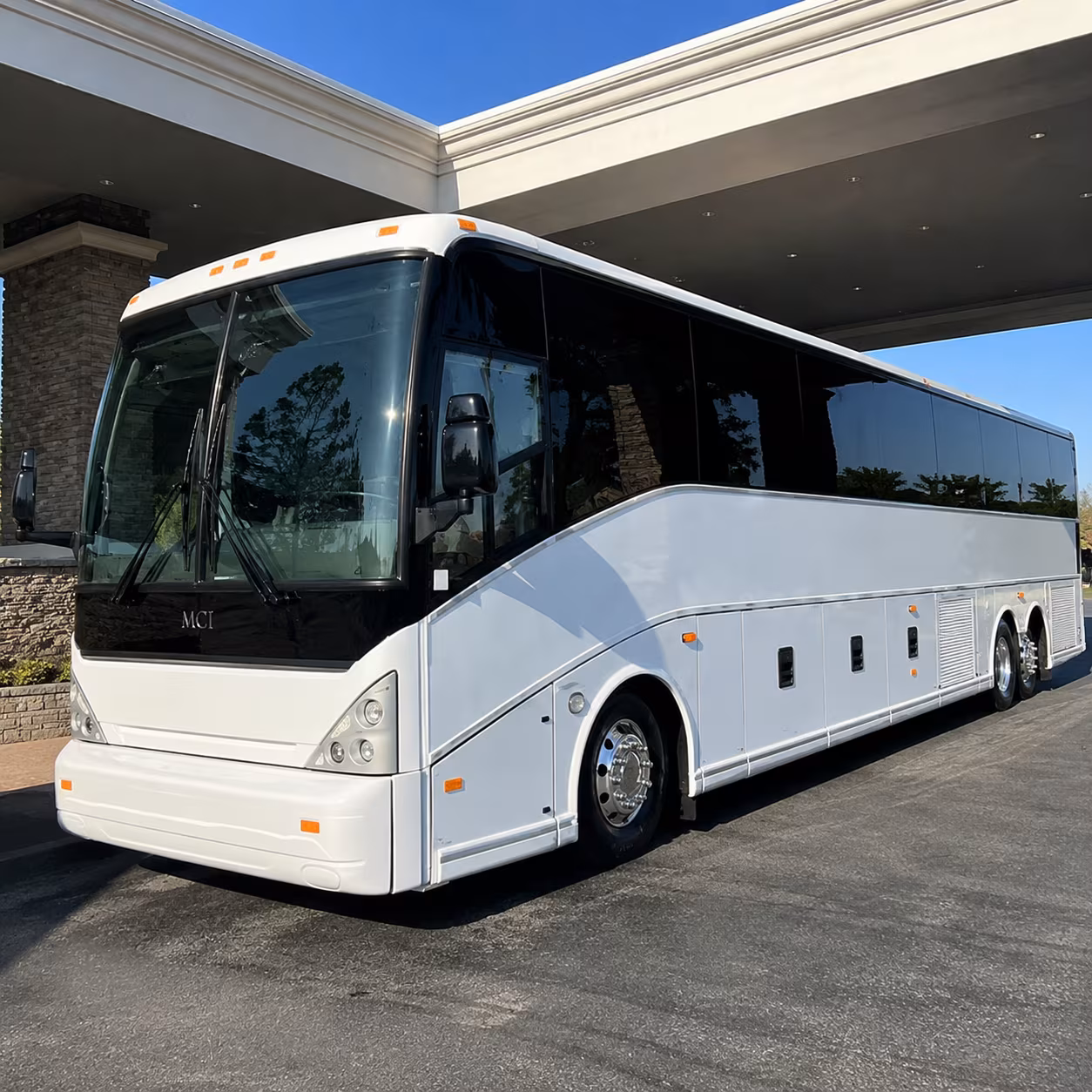 airport shuttle buses for edmond groups flying during libertyfest and uco homecoming