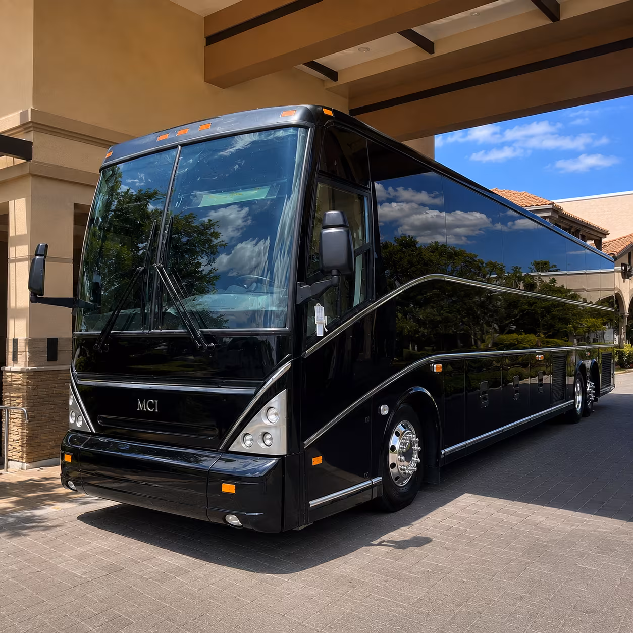 airport transfer buses to will rogers world airport