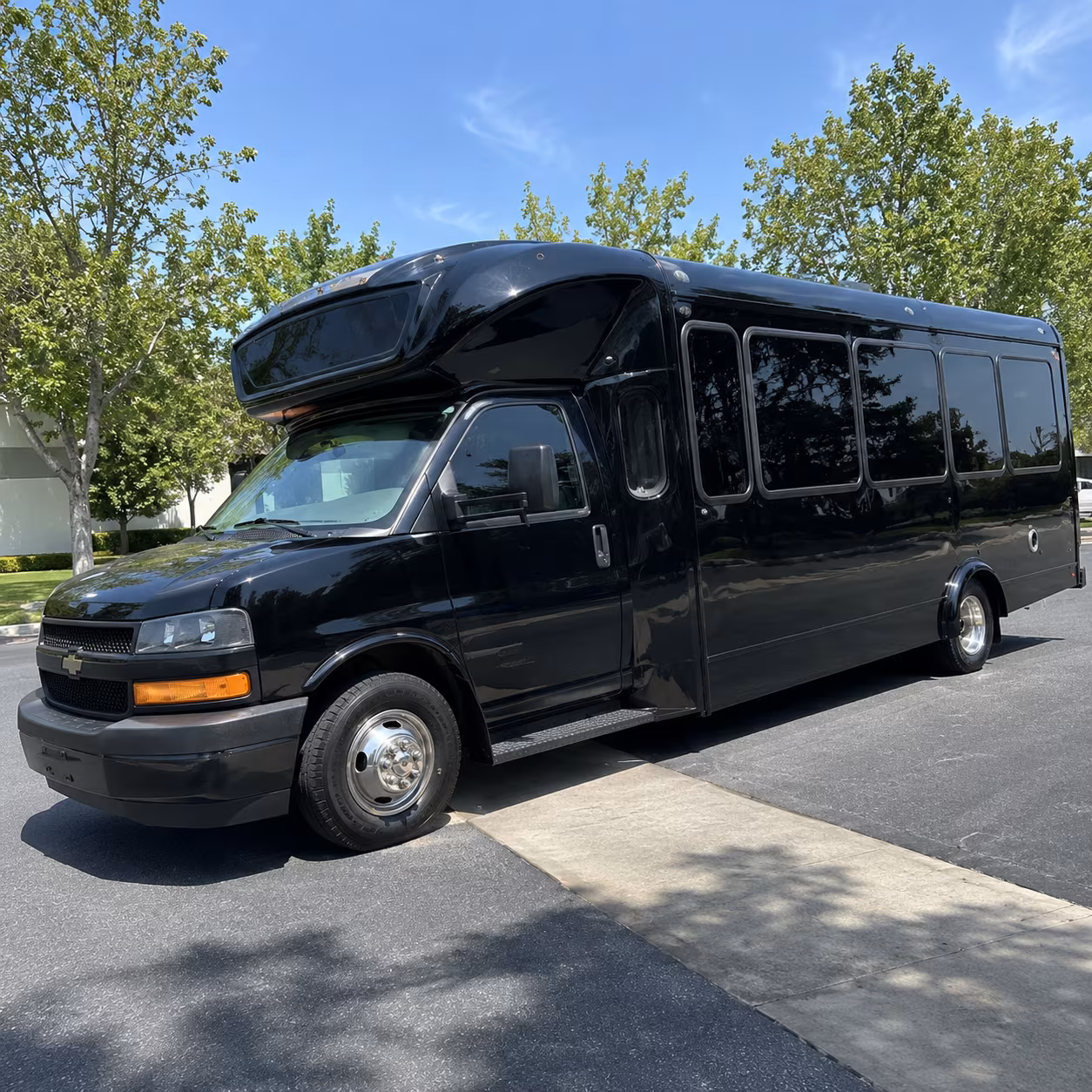 edmond 15 passenger party bus